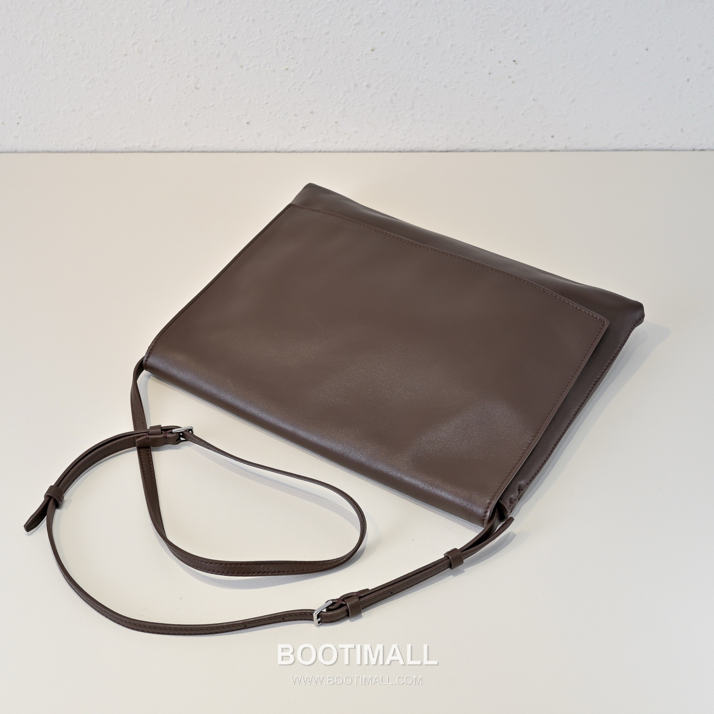 The Row Nan Lambskin Shoulder Bag with Flap Detail 더로우 난 램스킨 플랩 숄더 크로스백 31cm 3