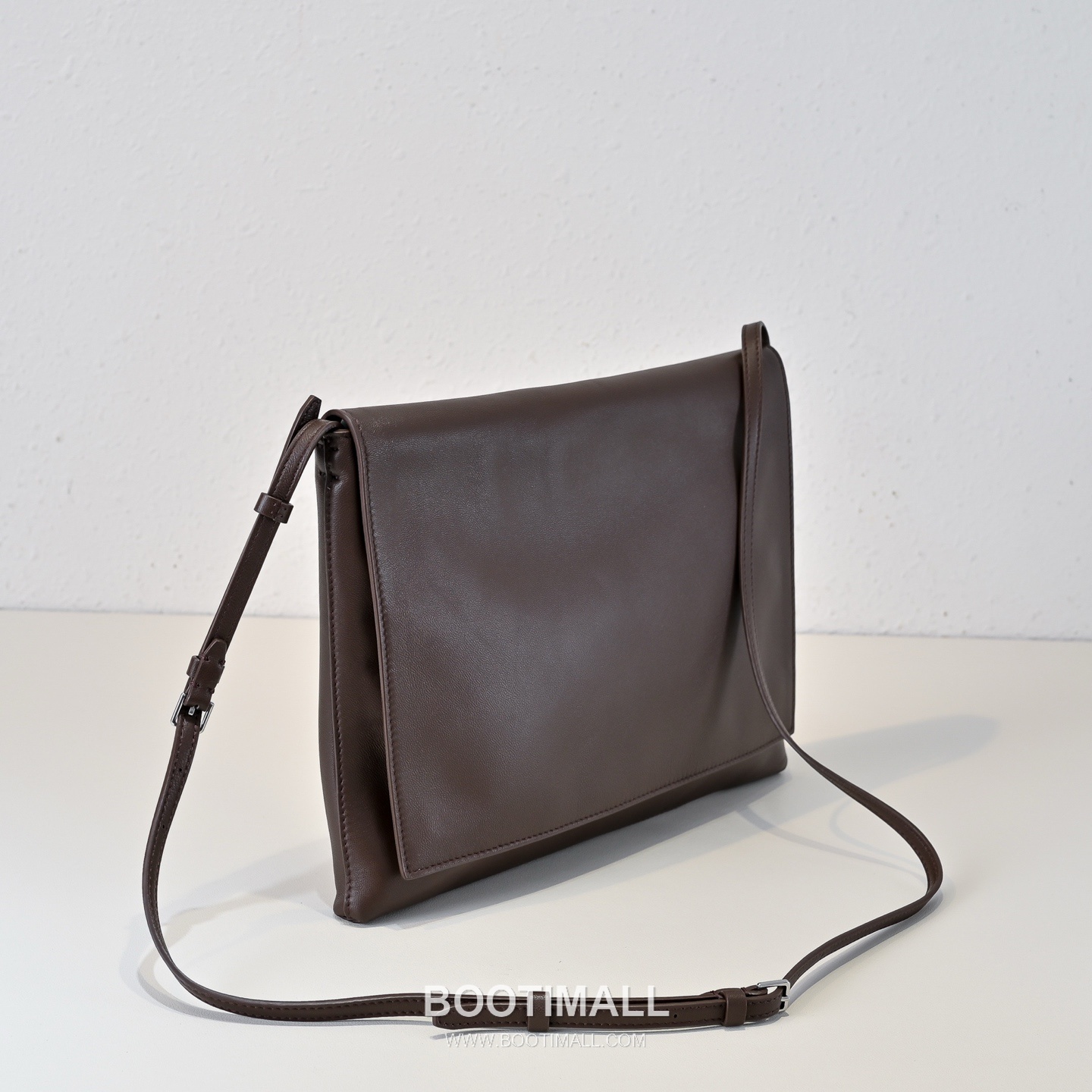 The Row Nan Lambskin Shoulder Bag with Flap Detail 더로우 난 램스킨 플랩 숄더 크로스백 31cm 4
