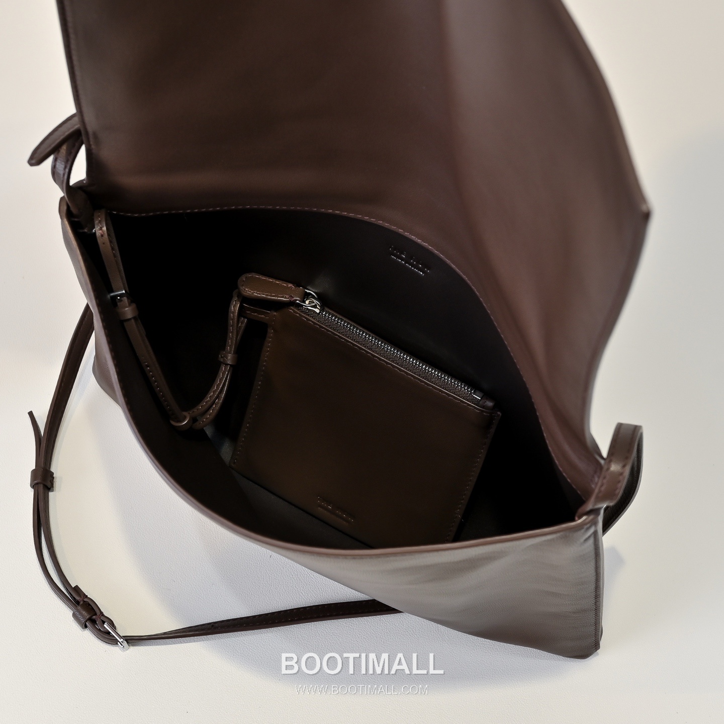 The Row Nan Lambskin Shoulder Bag with Flap Detail 더로우 난 램스킨 플랩 숄더 크로스백 31cm 6