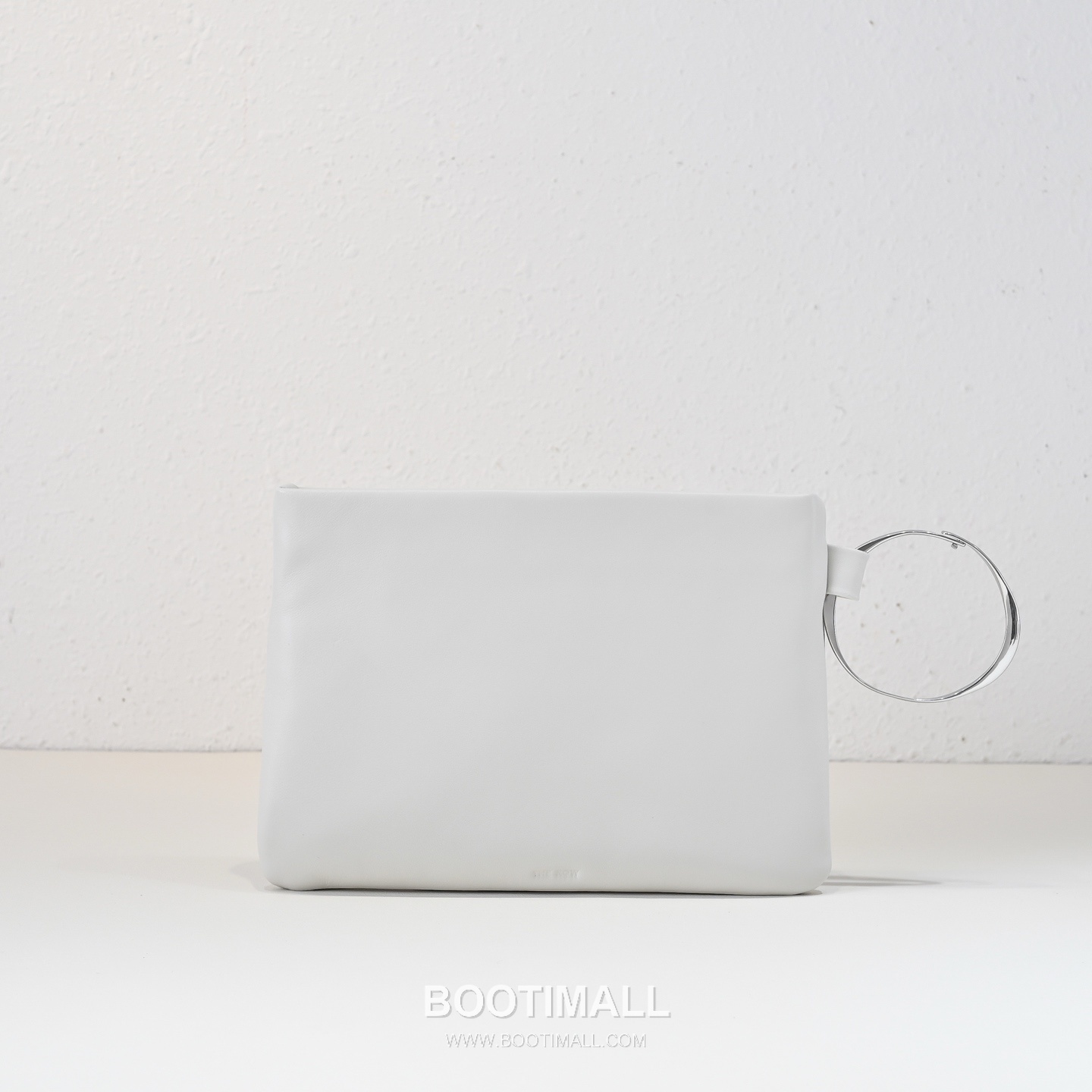 The Row Bracelet Lambskin Clutch Bag with Bangle Handle Detail 더로우 브레이슬릿 램스킨 뱅글 핸들 클러치백 24.5cm 1