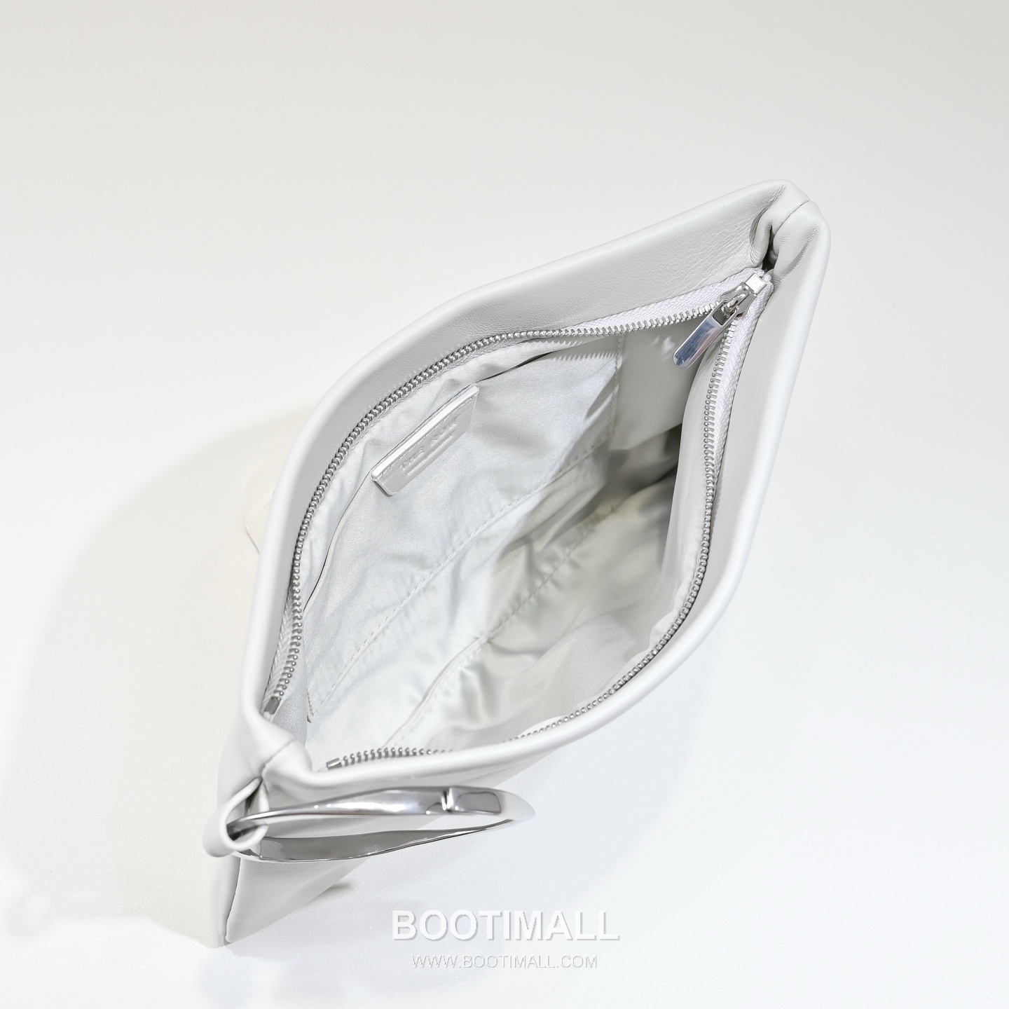 The Row Bracelet Lambskin Clutch Bag with Bangle Handle Detail 더로우 브레이슬릿 램스킨 뱅글 핸들 클러치백 24.5cm 7