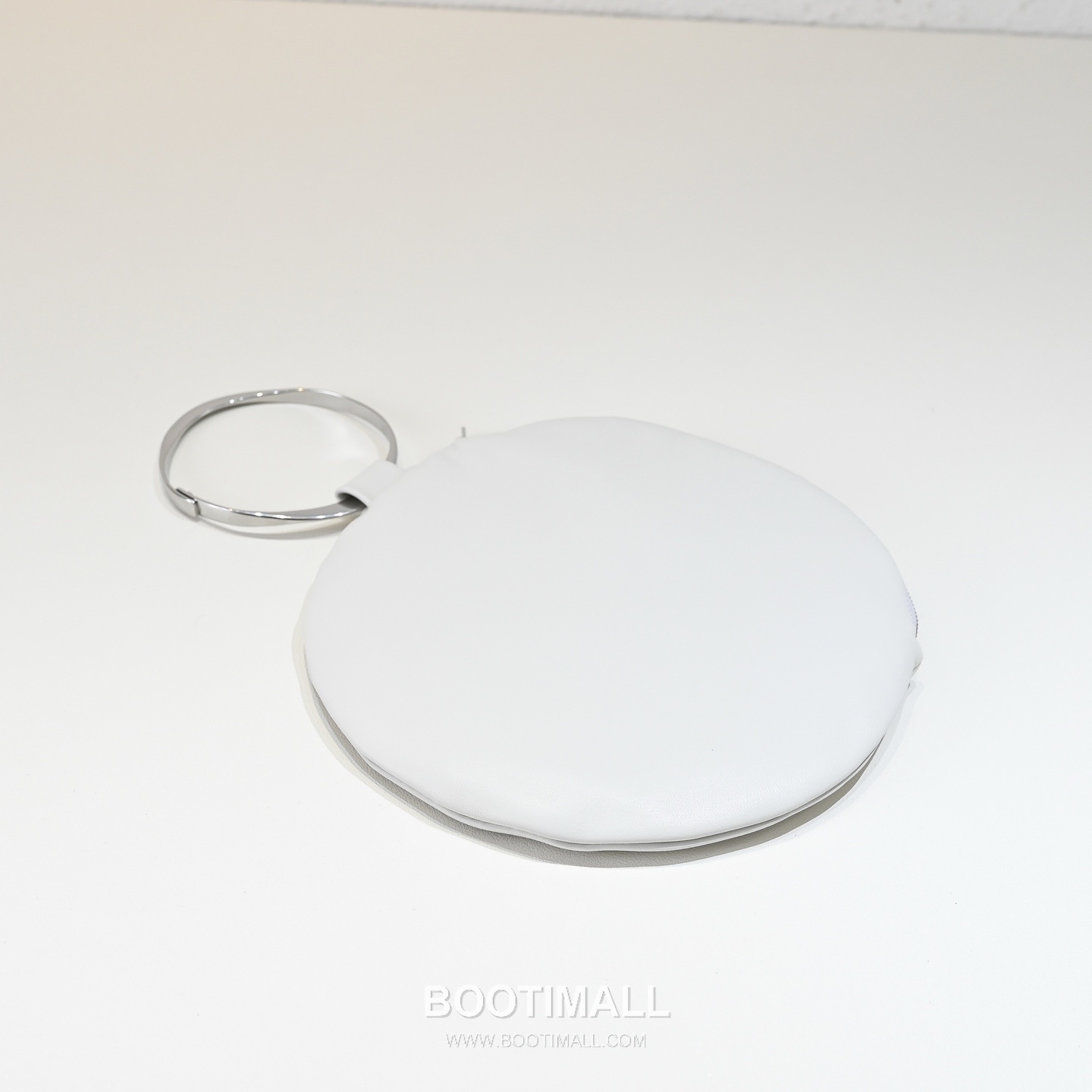 The Row Bracelet Lambskin Clutch Bag with Bangle Handle Detail 더로우 브레이슬릿 램스킨 뱅글 핸들 클러치백 18.5cm 4