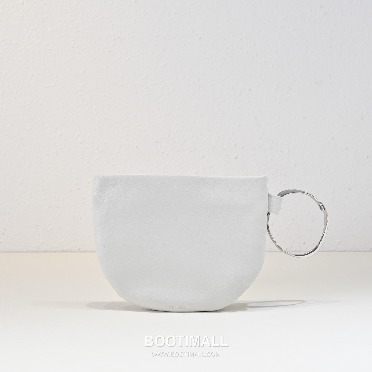 The Row Bracelet Lambskin Clutch Bag with Bangle Handle Detail 더로우 브레이슬릿 램스킨 뱅글 핸들 클러치백 20cm 2