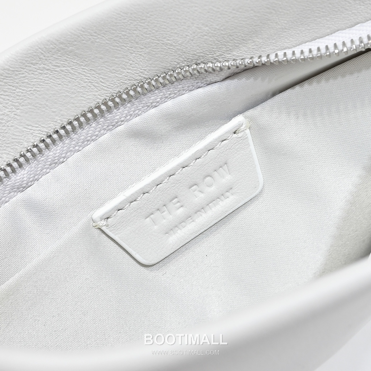 The Row Bracelet Lambskin Clutch Bag with Bangle Handle Detail 더로우 브레이슬릿 램스킨 뱅글 핸들 클러치백 20cm 8