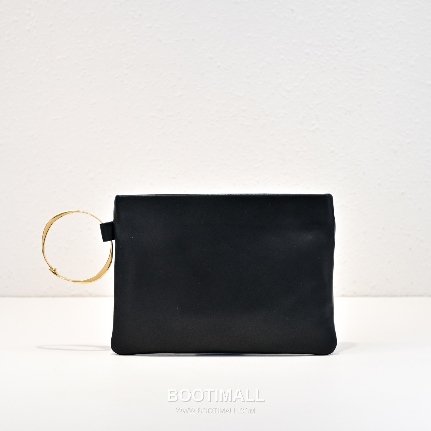 The Row Bracelet Lambskin Clutch Bag with Bangle Handle Detail 더로우 브레이슬릿 램스킨 뱅글 핸들 클러치백 24.5cm 1