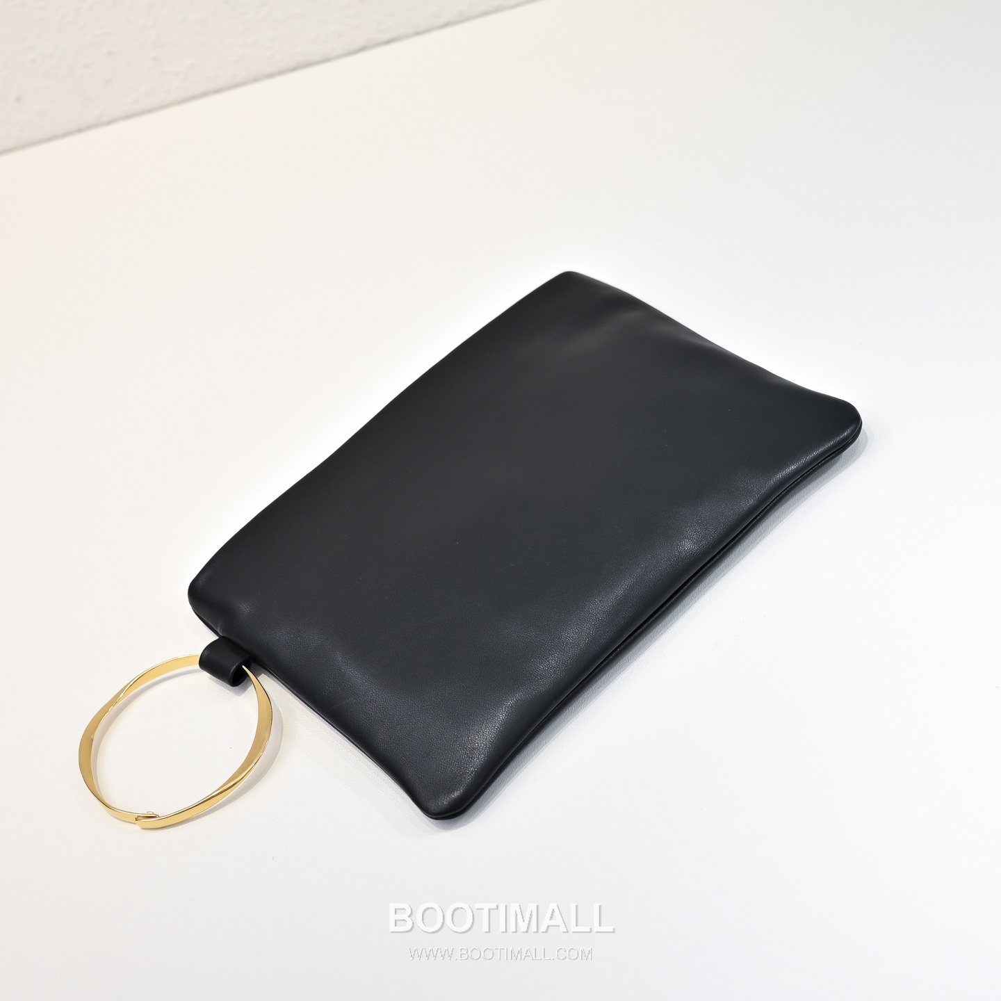 The Row Bracelet Lambskin Clutch Bag with Bangle Handle Detail 더로우 브레이슬릿 램스킨 뱅글 핸들 클러치백 24.5cm 4