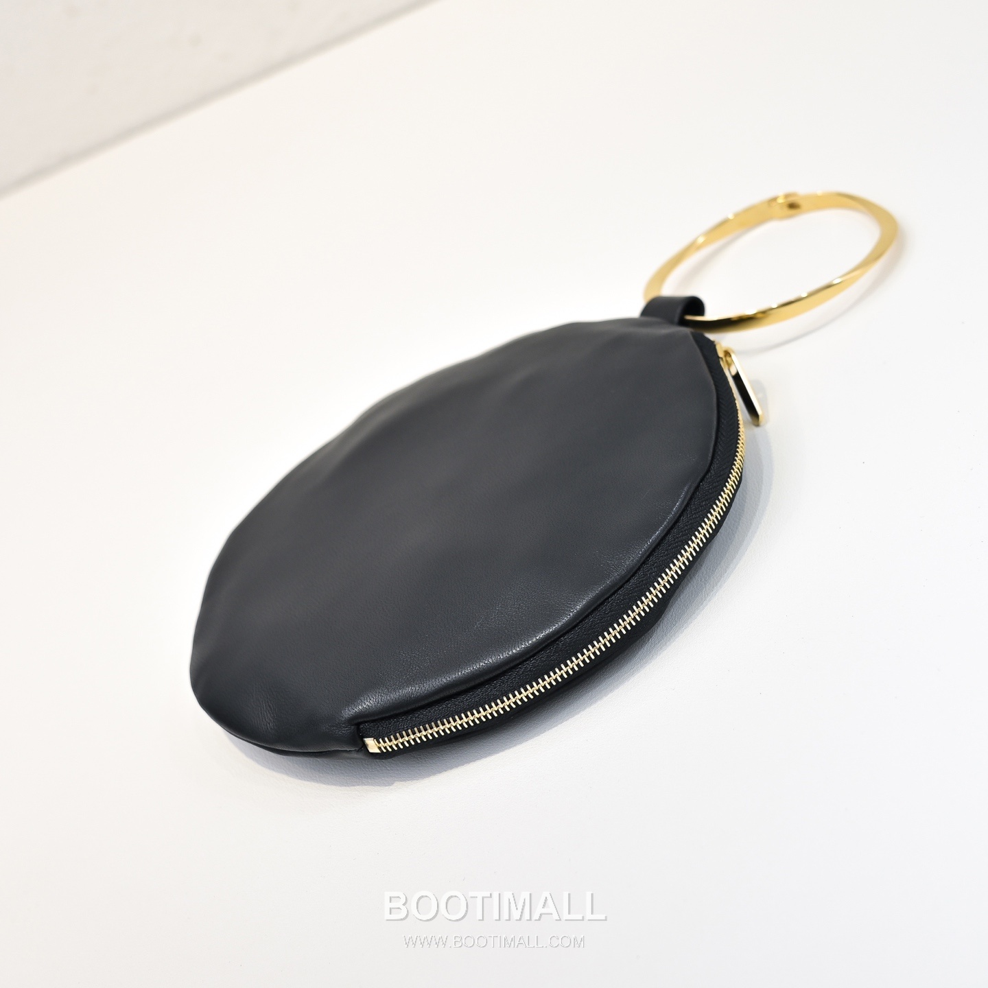 The Row Bracelet Lambskin Clutch Bag with Bangle Handle Detail 더로우 브레이슬릿 램스킨 뱅글 핸들 클러치백 18.5cm 4
