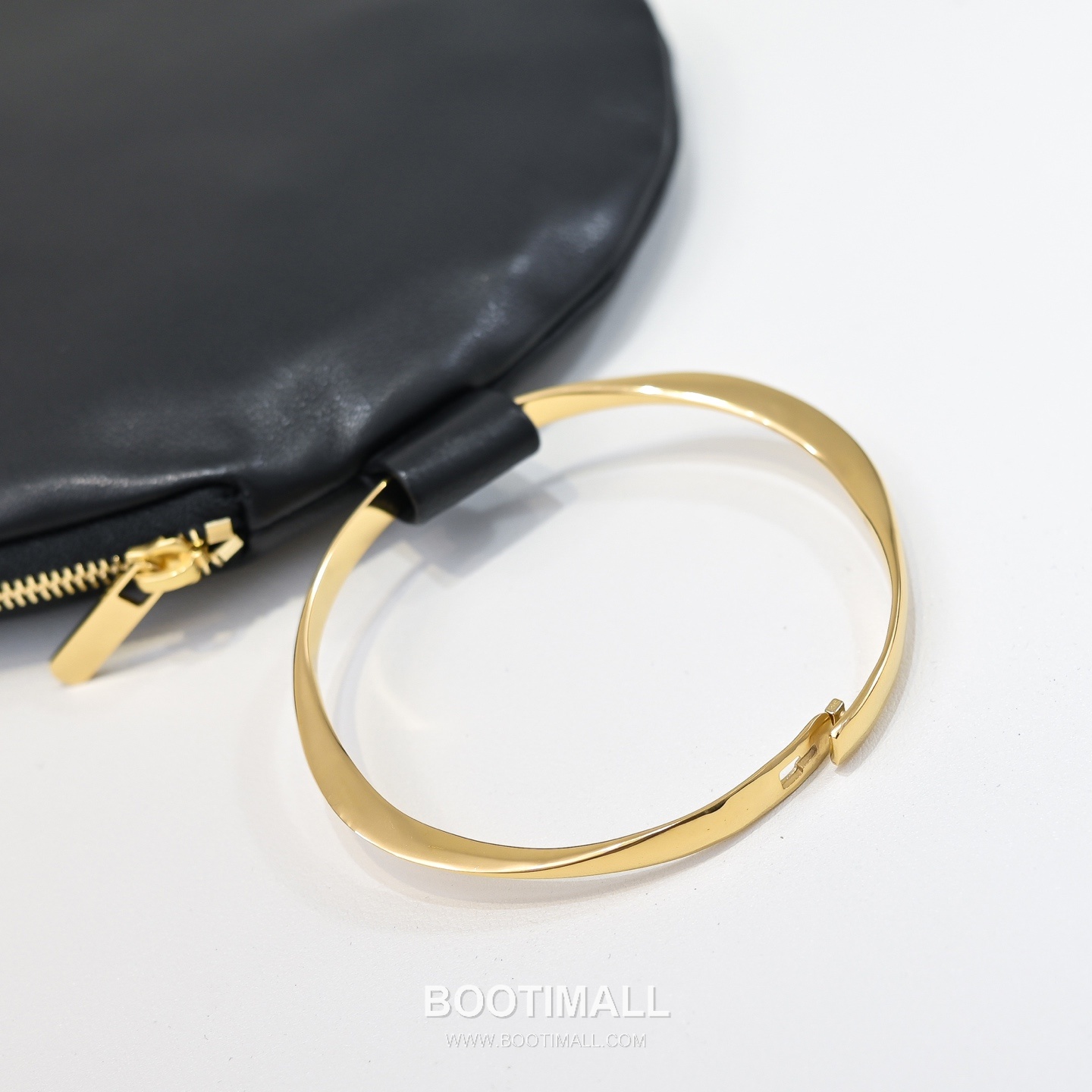 The Row Bracelet Lambskin Clutch Bag with Bangle Handle Detail 더로우 브레이슬릿 램스킨 뱅글 핸들 클러치백 18.5cm 9