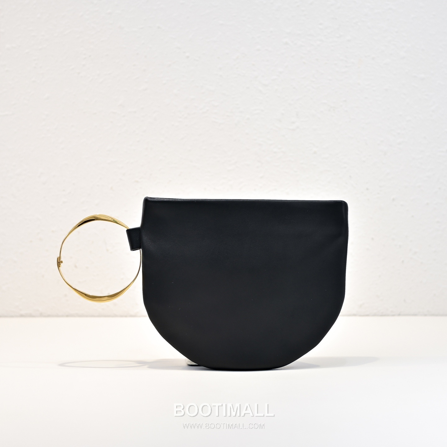 The Row Bracelet Lambskin Clutch Bag with Bangle Handle Detail 더로우 브레이슬릿 램스킨 뱅글 핸들 클러치백 20cm 1