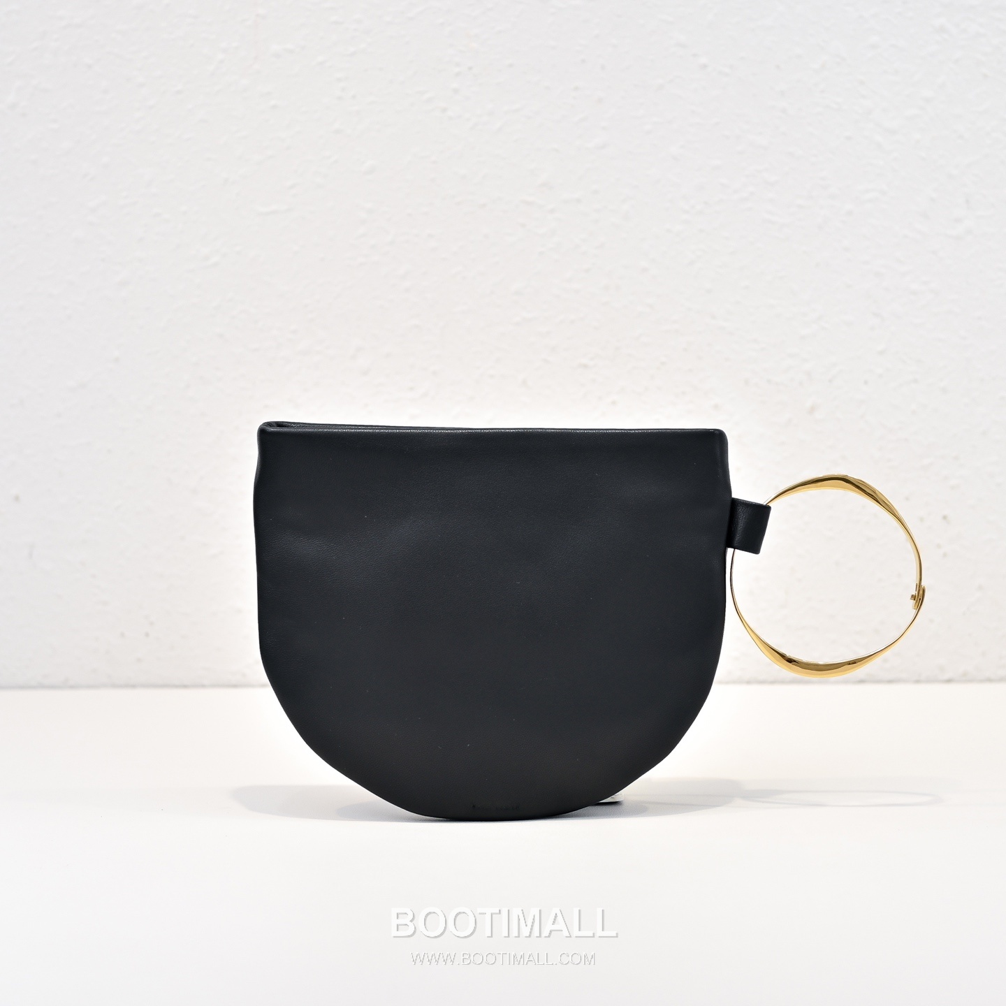 The Row Bracelet Lambskin Clutch Bag with Bangle Handle Detail 더로우 브레이슬릿 램스킨 뱅글 핸들 클러치백 20cm 2