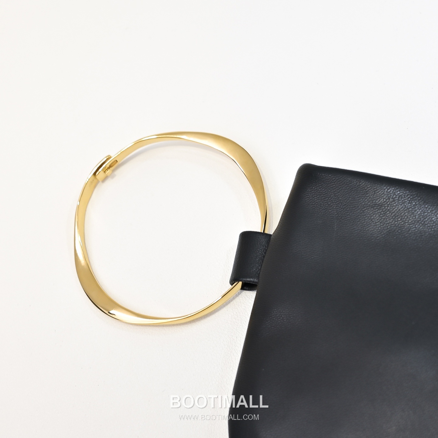 The Row Bracelet Lambskin Clutch Bag with Bangle Handle Detail 더로우 브레이슬릿 램스킨 뱅글 핸들 클러치백 20cm 4
