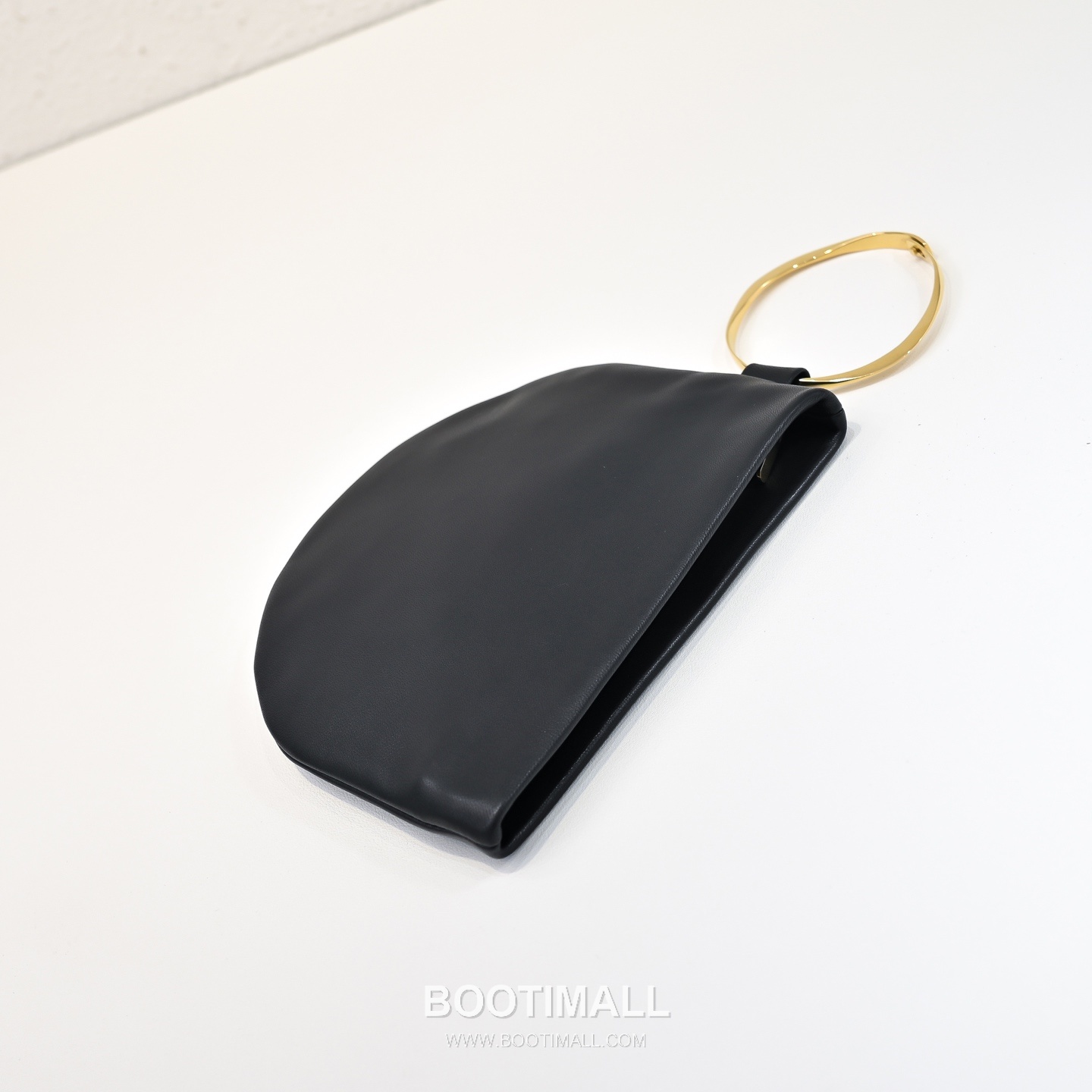The Row Bracelet Lambskin Clutch Bag with Bangle Handle Detail 더로우 브레이슬릿 램스킨 뱅글 핸들 클러치백 20cm 5