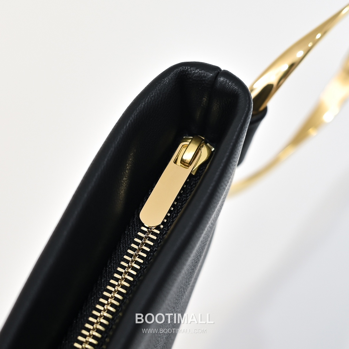 The Row Bracelet Lambskin Clutch Bag with Bangle Handle Detail 더로우 브레이슬릿 램스킨 뱅글 핸들 클러치백 20cm 6