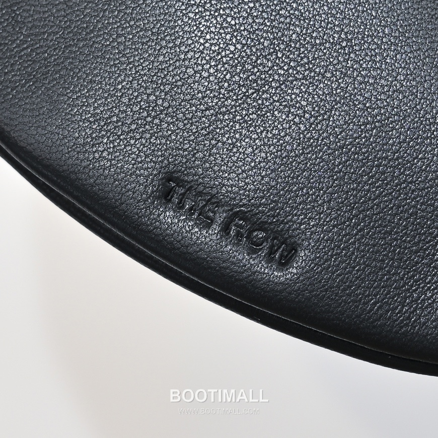 The Row Bracelet Lambskin Clutch Bag with Bangle Handle Detail 더로우 브레이슬릿 램스킨 뱅글 핸들 클러치백 20cm 9