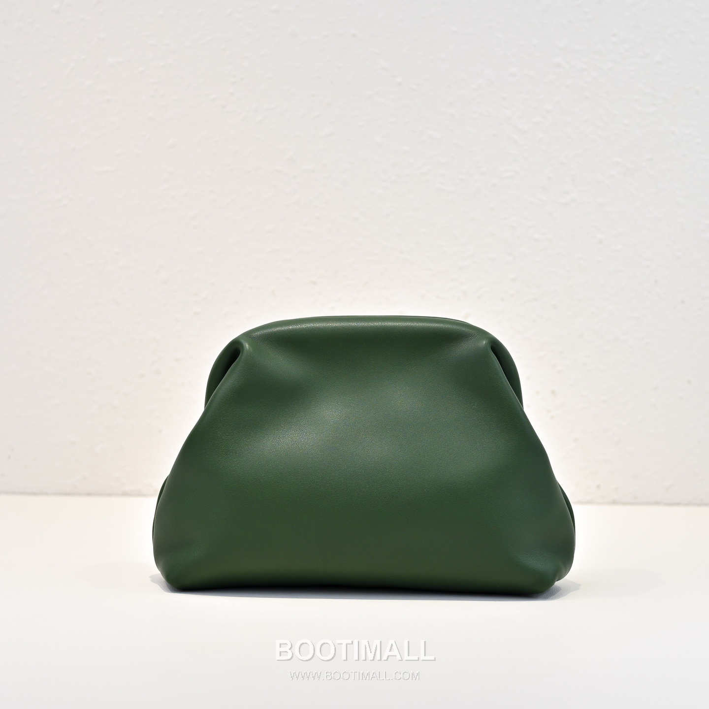 The Row Mira Saddle Calfskin Shoulder Bag with Strap Detail 더로우 미라 새들 카프스킨 스트랩 숄더백 25cm 1