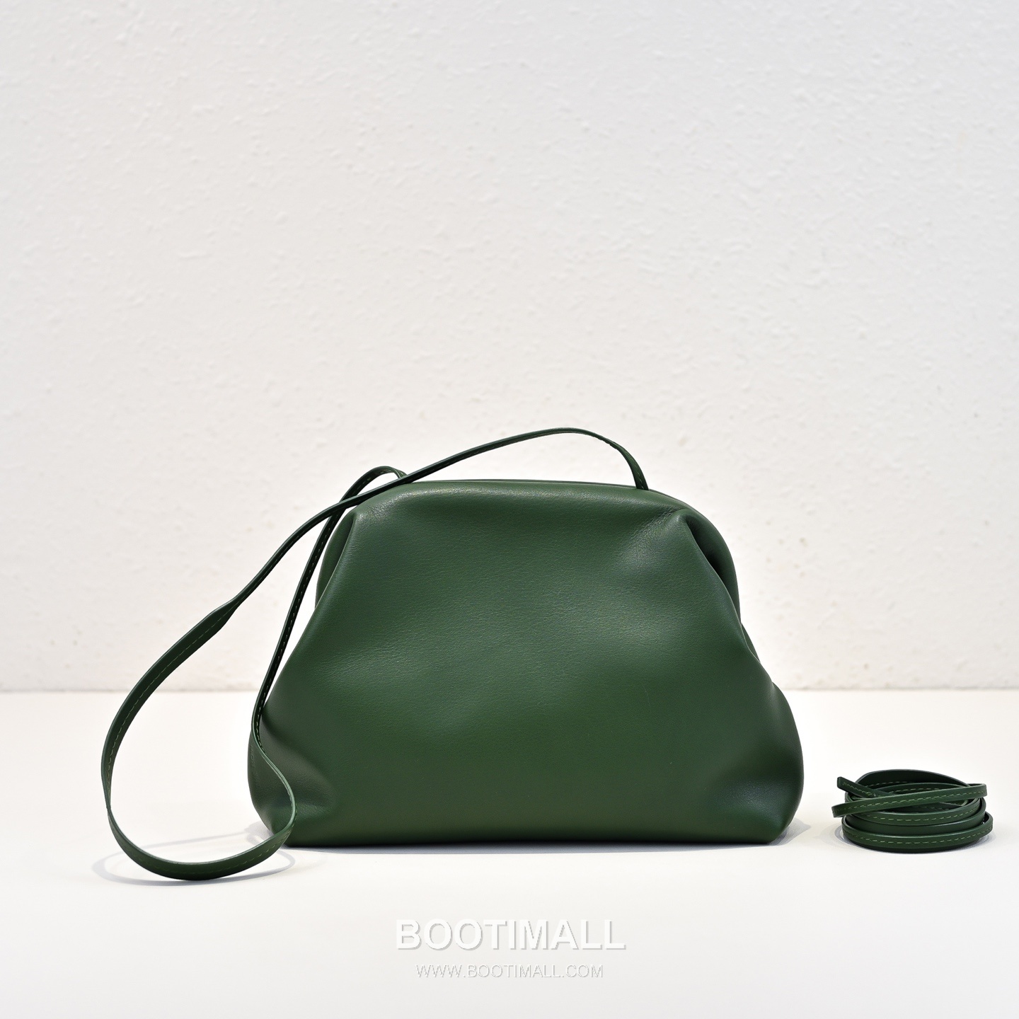 The Row Mira Saddle Calfskin Shoulder Bag with Strap Detail 더로우 미라 새들 카프스킨 스트랩 숄더백 25cm 2