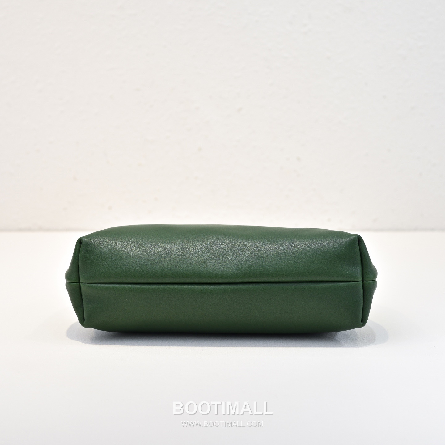 The Row Mira Saddle Calfskin Shoulder Bag with Strap Detail 더로우 미라 새들 카프스킨 스트랩 숄더백 25cm 4