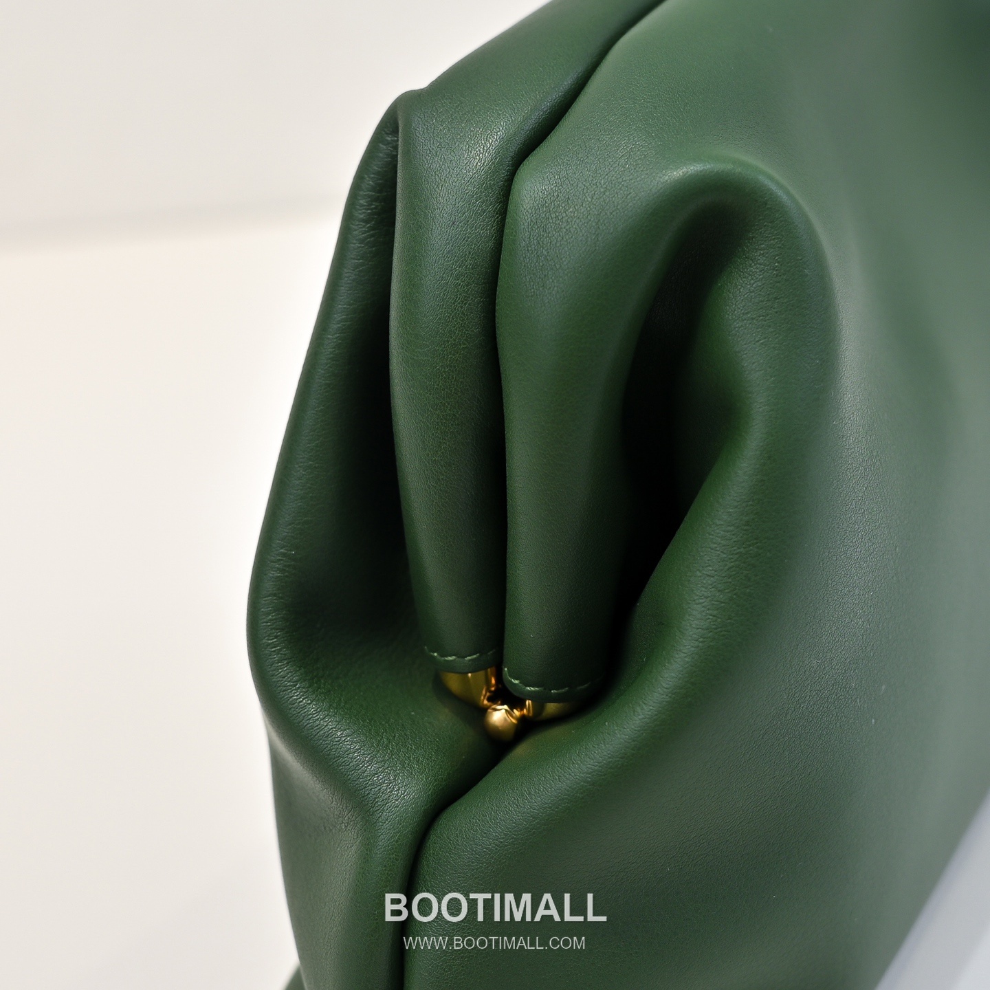 The Row Mira Saddle Calfskin Shoulder Bag with Strap Detail 더로우 미라 새들 카프스킨 스트랩 숄더백 25cm 6