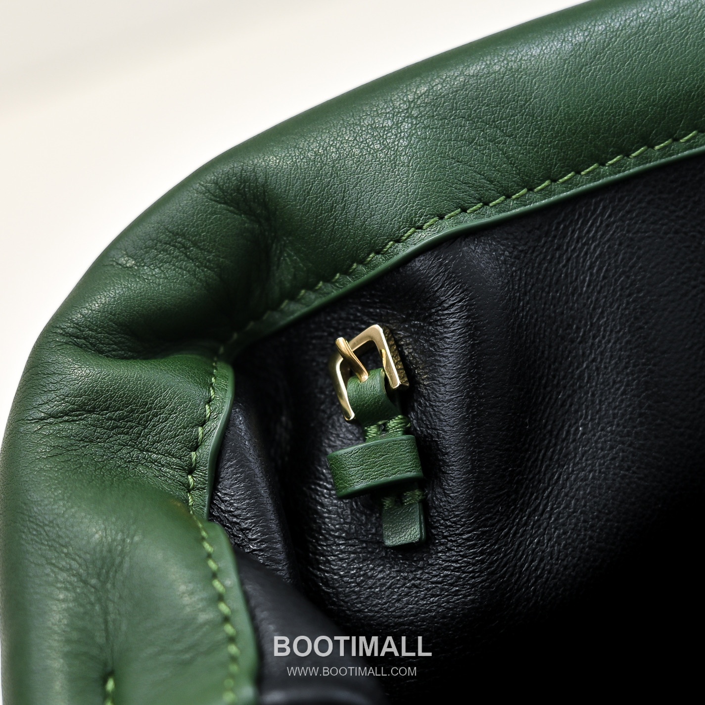 The Row Mira Saddle Calfskin Shoulder Bag with Strap Detail 더로우 미라 새들 카프스킨 스트랩 숄더백 25cm 7