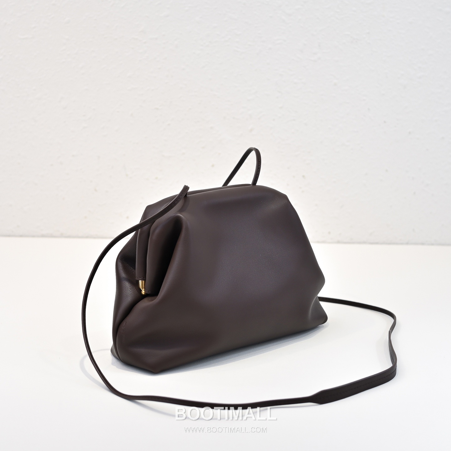 The Row Mira Saddle Calfskin Shoulder Bag with Strap Detail 더로우 미라 새들 카프스킨 스트랩 숄더백 25cm 3