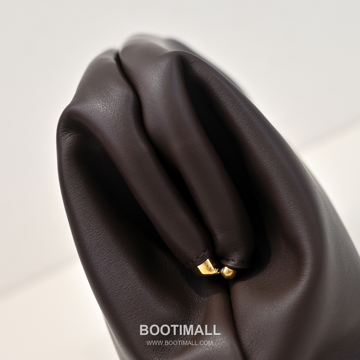 The Row Mira Saddle Calfskin Shoulder Bag with Strap Detail 더로우 미라 새들 카프스킨 스트랩 숄더백 25cm 6