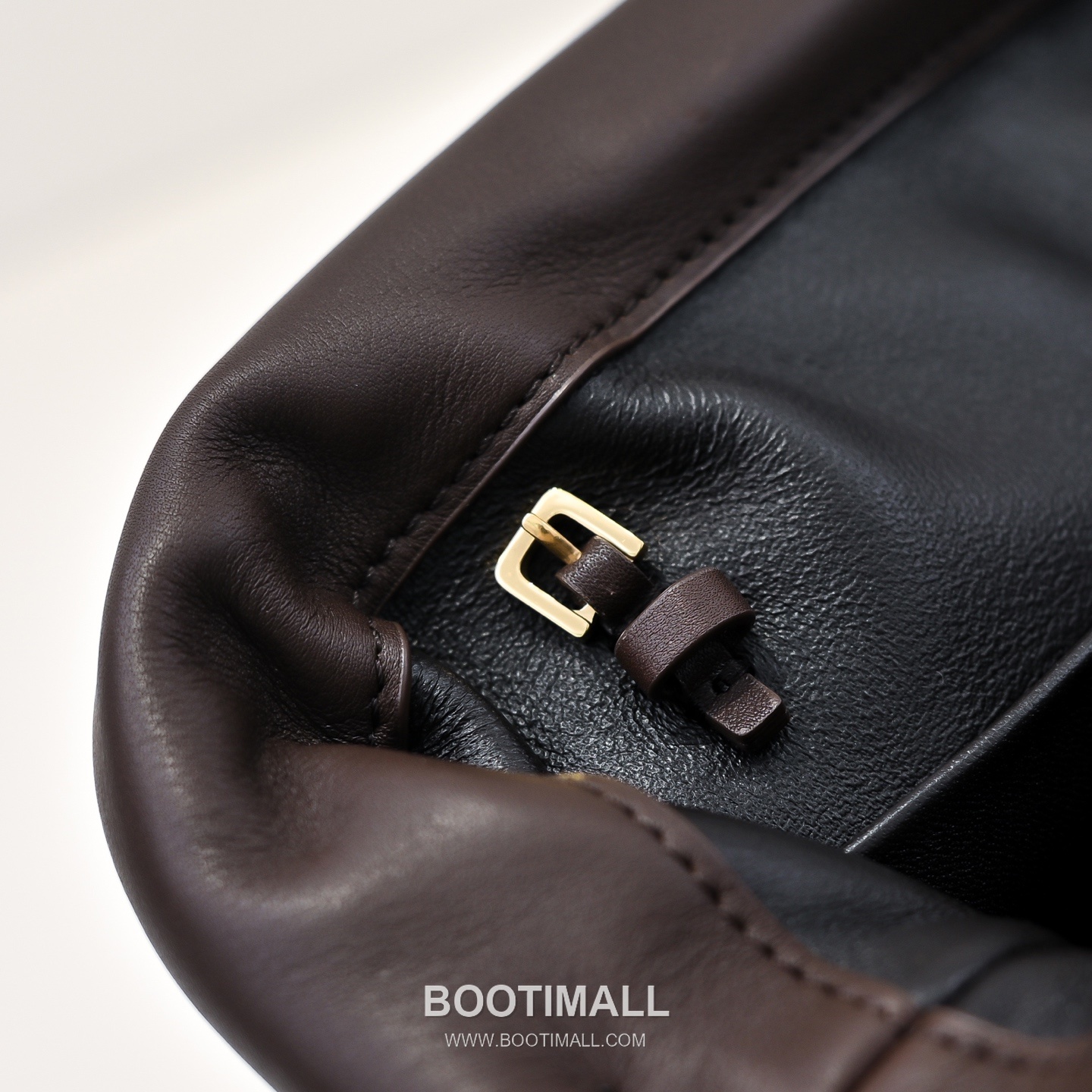 The Row Mira Saddle Calfskin Shoulder Bag with Strap Detail 더로우 미라 새들 카프스킨 스트랩 숄더백 25cm 7