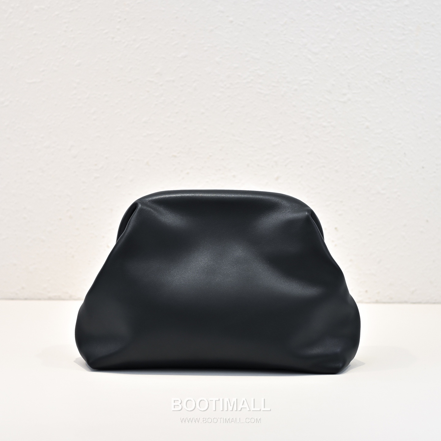 The Row Mira Saddle Calfskin Shoulder Bag with Strap Detail 더로우 미라 새들 카프스킨 스트랩 숄더백 25cm 1