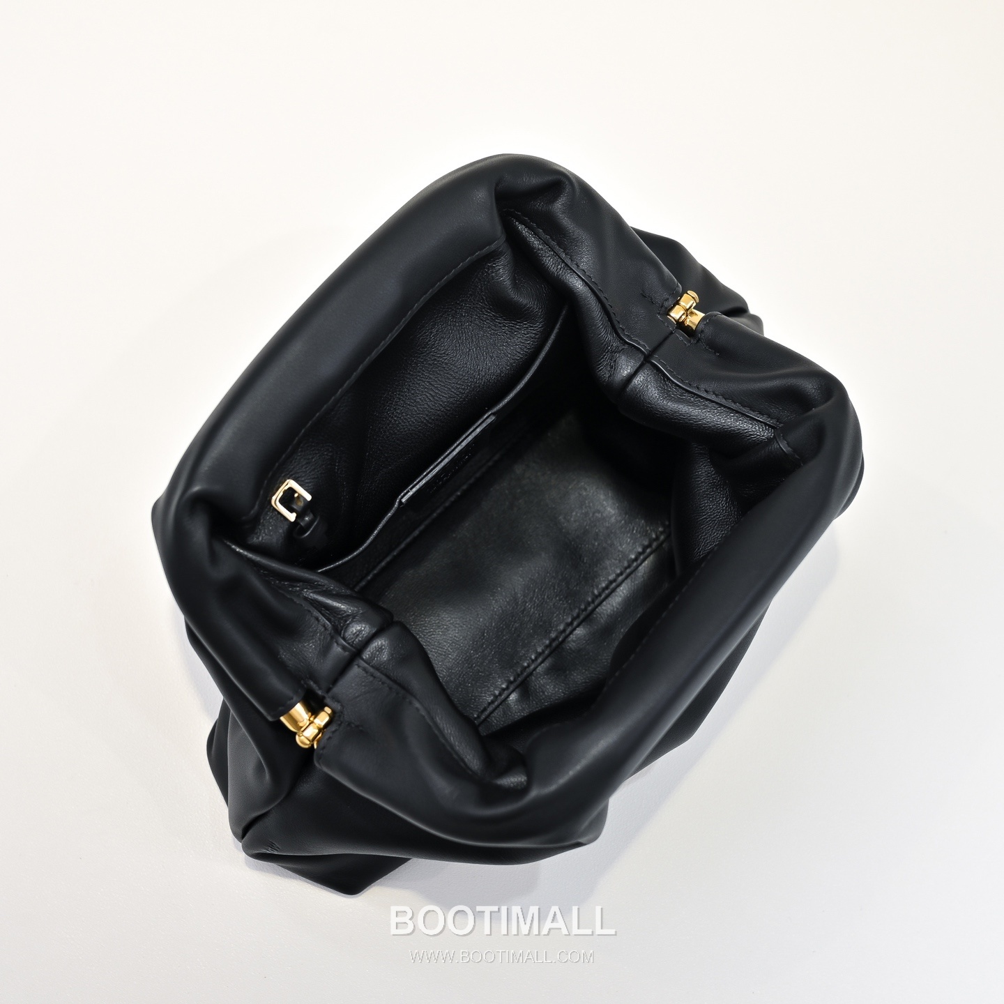 The Row Mira Saddle Calfskin Shoulder Bag with Strap Detail 더로우 미라 새들 카프스킨 스트랩 숄더백 25cm 7
