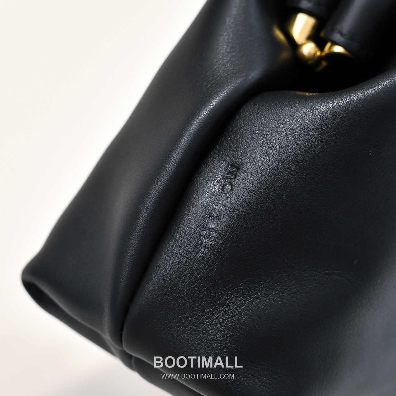The Row Mira Saddle Calfskin Shoulder Bag with Strap Detail 더로우 미라 새들 카프스킨 스트랩 숄더백 25cm 9
