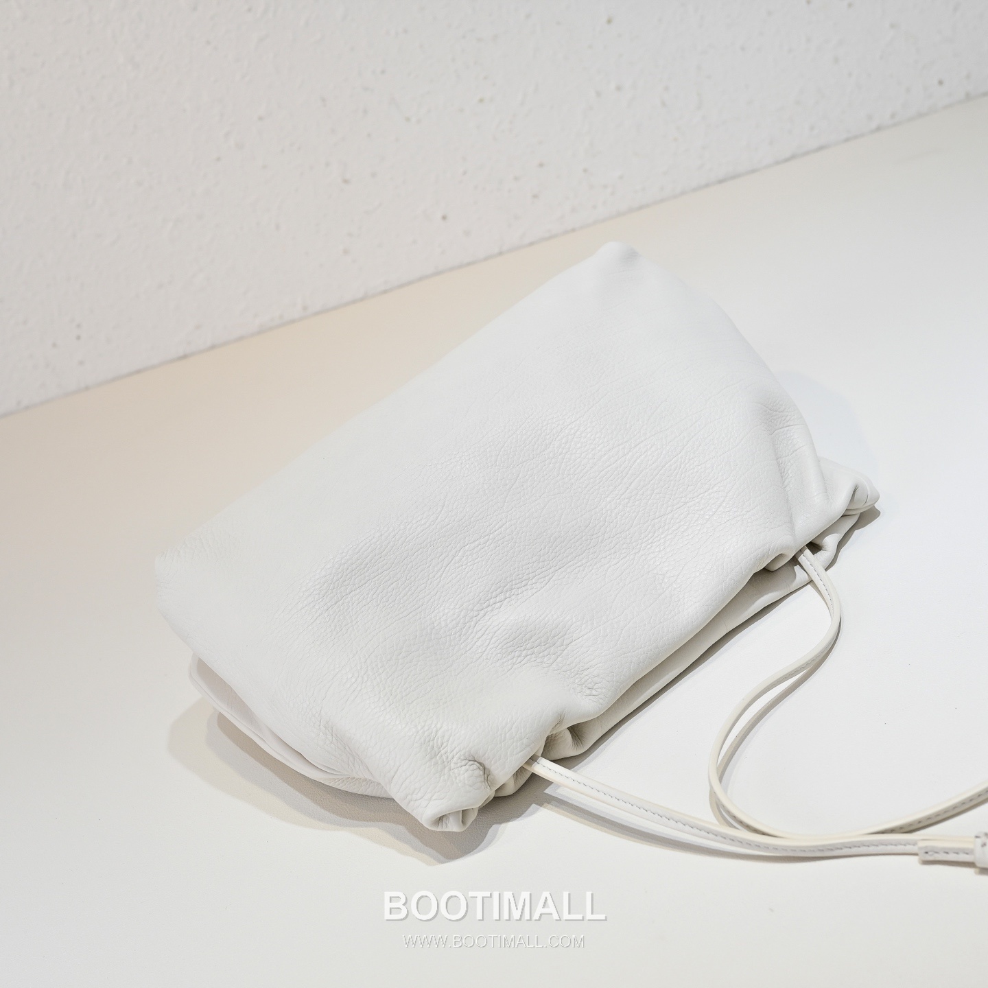 The Row Calfskin Cloud Clutch Bag with Magnetic Closure Detail 더로우 카프스킨 클라우드 마그네틱 클로저 클러치백 23cm 6
