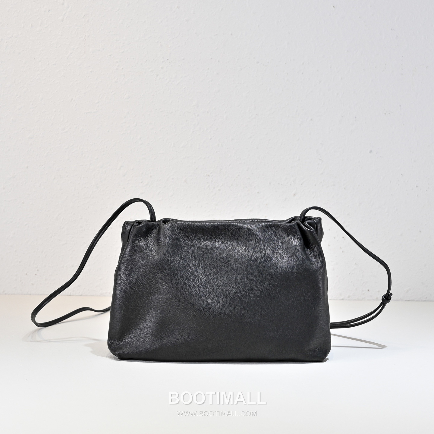 The Row Calfskin Cloud Clutch Bag with Magnetic Closure Detail 더로우 카프스킨 클라우드 마그네틱 클로저 클러치백 23cm 1