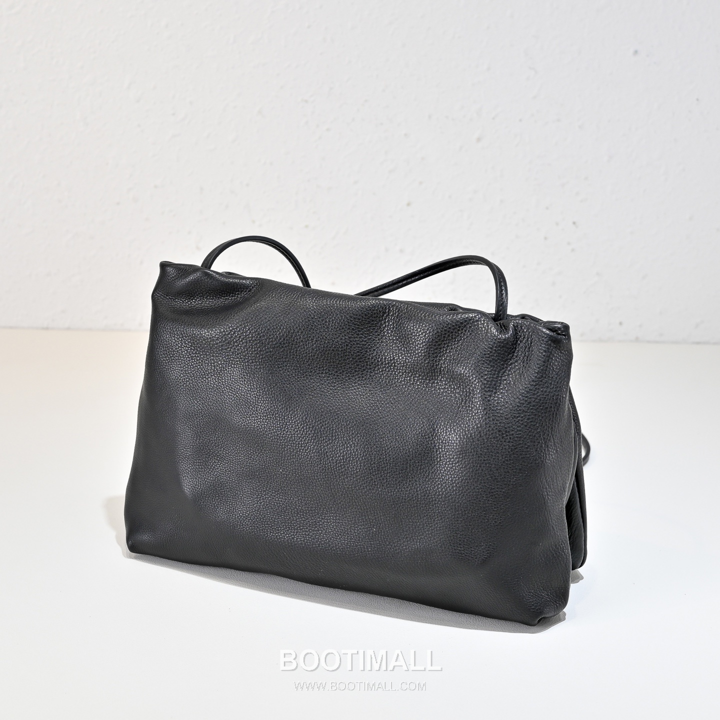 The Row Calfskin Cloud Clutch Bag with Magnetic Closure Detail 더로우 카프스킨 클라우드 마그네틱 클로저 클러치백 23cm 3