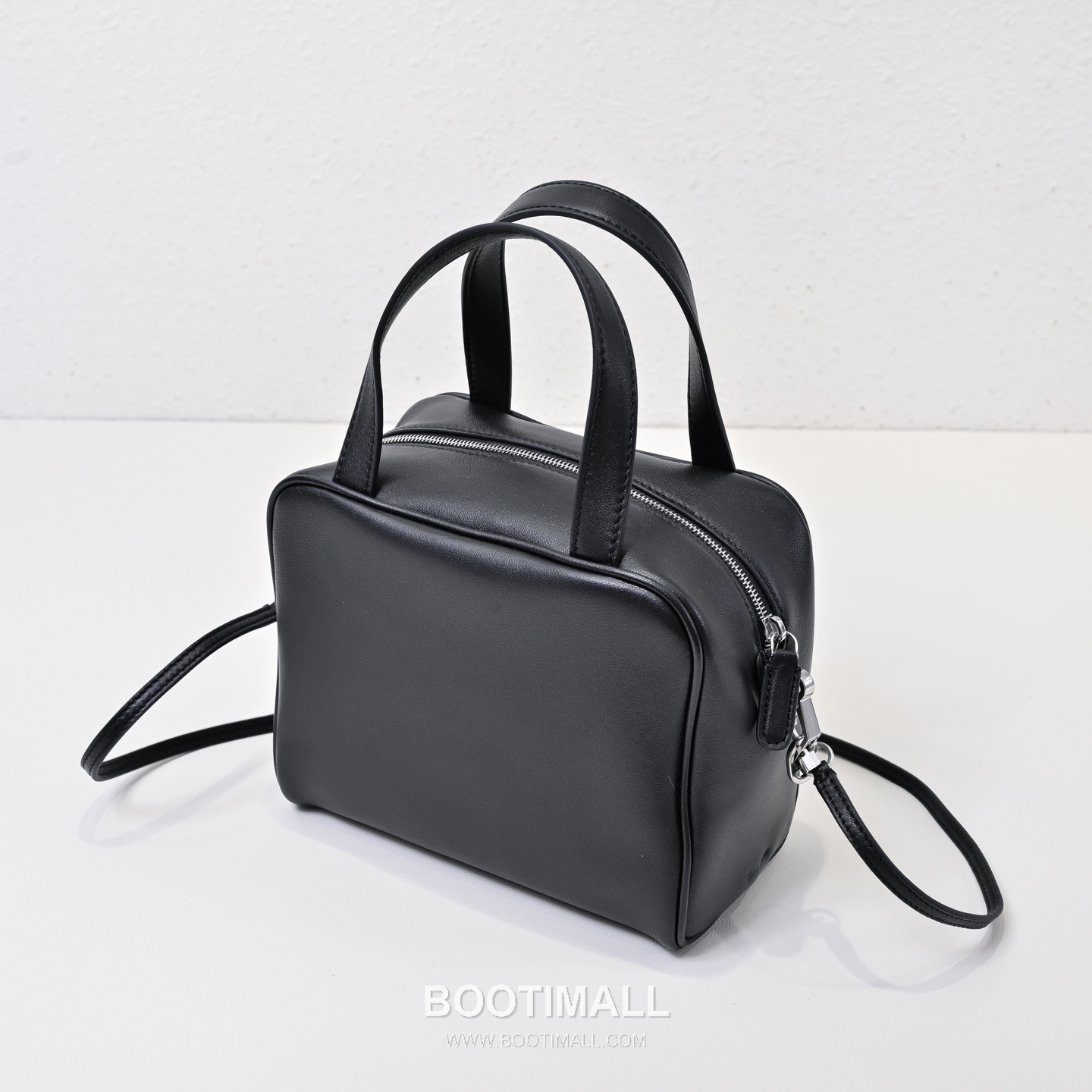 The Row Lambskin Top Handle Shoulder Bag with Structured Box Detail 더로우 램스킨 스트럭처 박스 탑핸들 숄더백 19cm 3