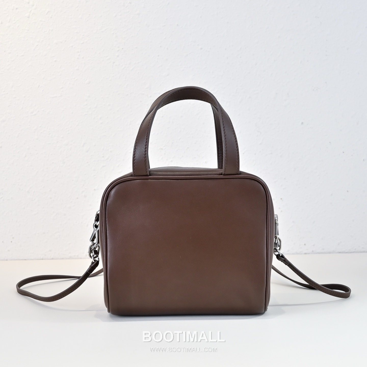 The Row Lambskin Top Handle Shoulder Bag with Structured Box Detail 더로우 램스킨 스트럭처 박스 탑핸들 숄더백 19cm 1
