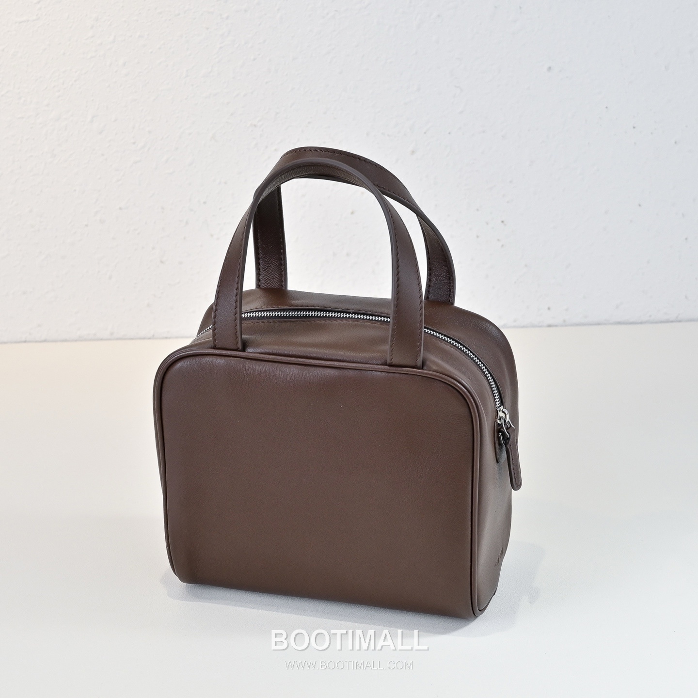 The Row Lambskin Top Handle Shoulder Bag with Structured Box Detail 더로우 램스킨 스트럭처 박스 탑핸들 숄더백 19cm 3