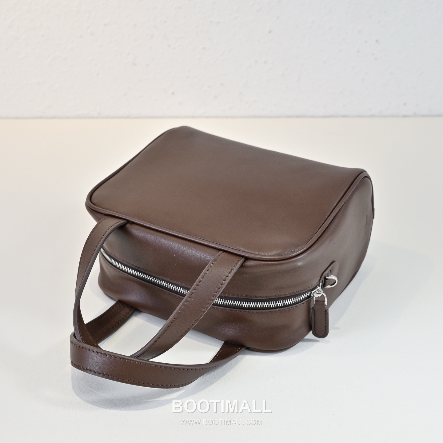 The Row Lambskin Top Handle Shoulder Bag with Structured Box Detail 더로우 램스킨 스트럭처 박스 탑핸들 숄더백 19cm 4