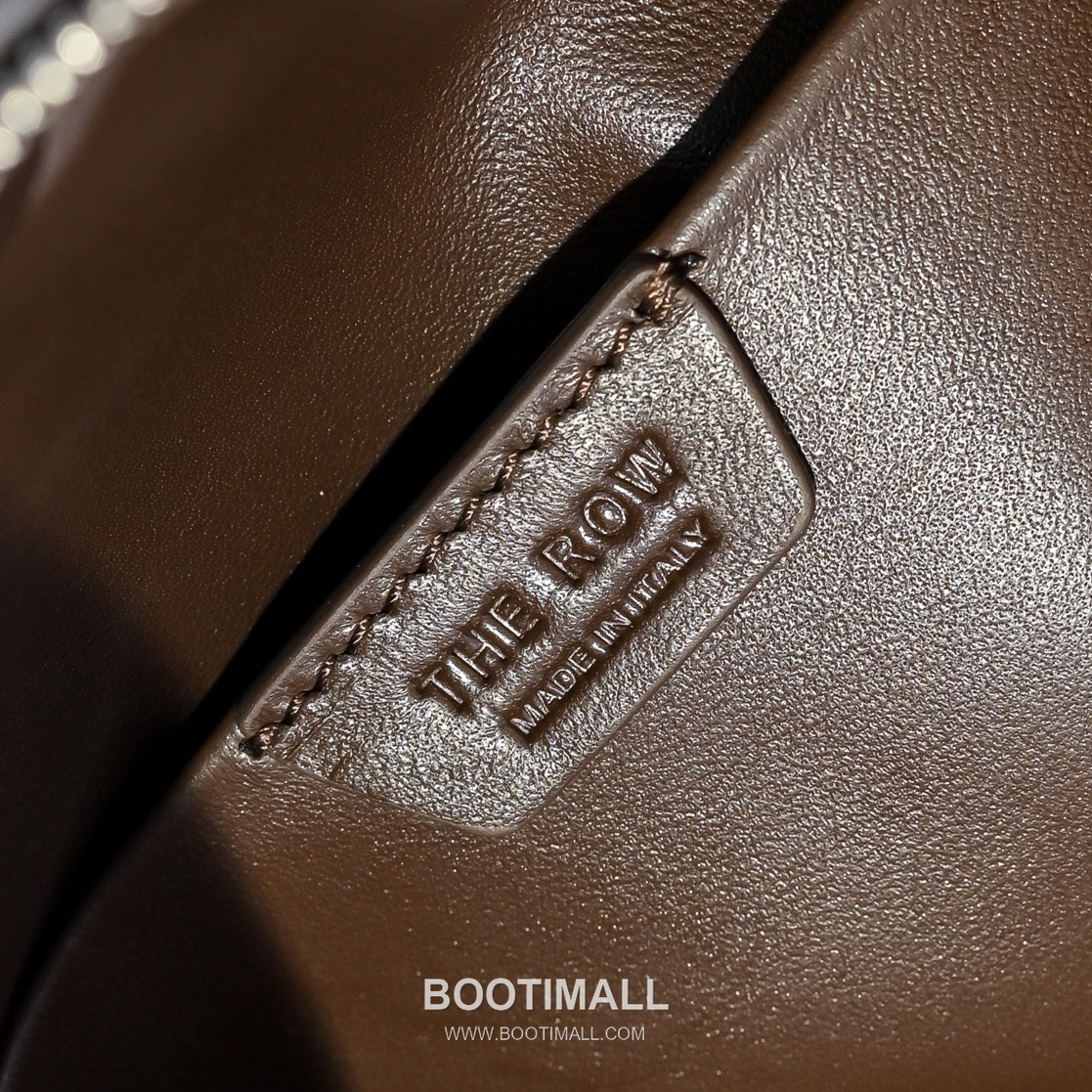 The Row Lambskin Top Handle Shoulder Bag with Structured Box Detail 더로우 램스킨 스트럭처 박스 탑핸들 숄더백 19cm 6