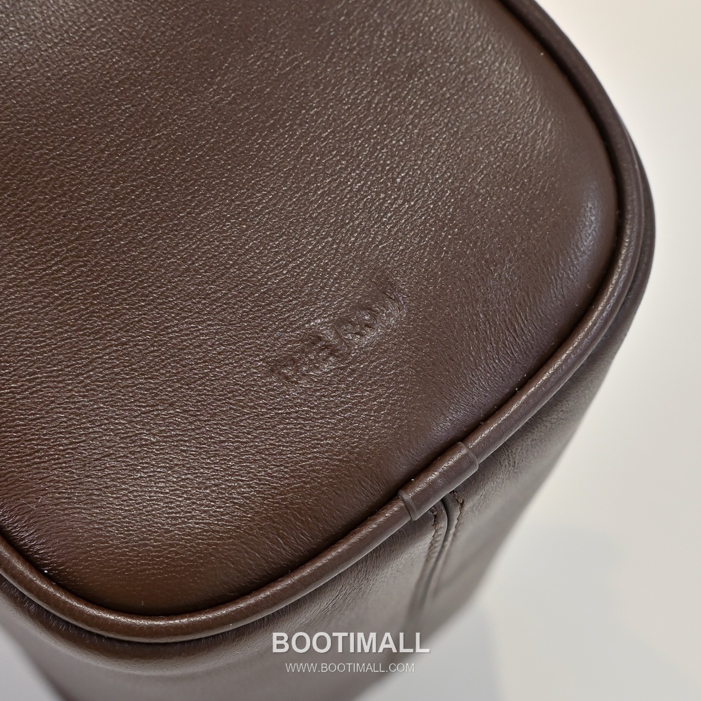 The Row Lambskin Top Handle Shoulder Bag with Structured Box Detail 더로우 램스킨 스트럭처 박스 탑핸들 숄더백 19cm 8