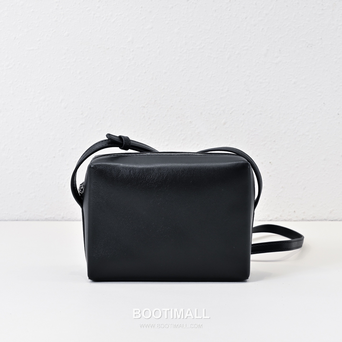 The Row Lambskin Top Handle Shoulder Bag with Structured Box Detail 더로우 램스킨 스트럭처 박스 탑핸들 숄더백 16cm 1