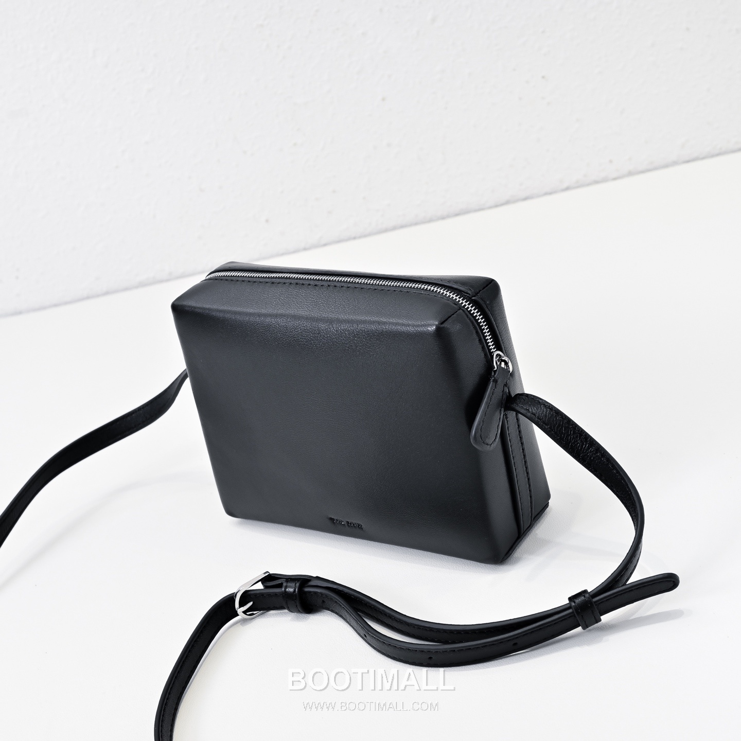 The Row Lambskin Top Handle Shoulder Bag with Structured Box Detail 더로우 램스킨 스트럭처 박스 탑핸들 숄더백 16cm 3