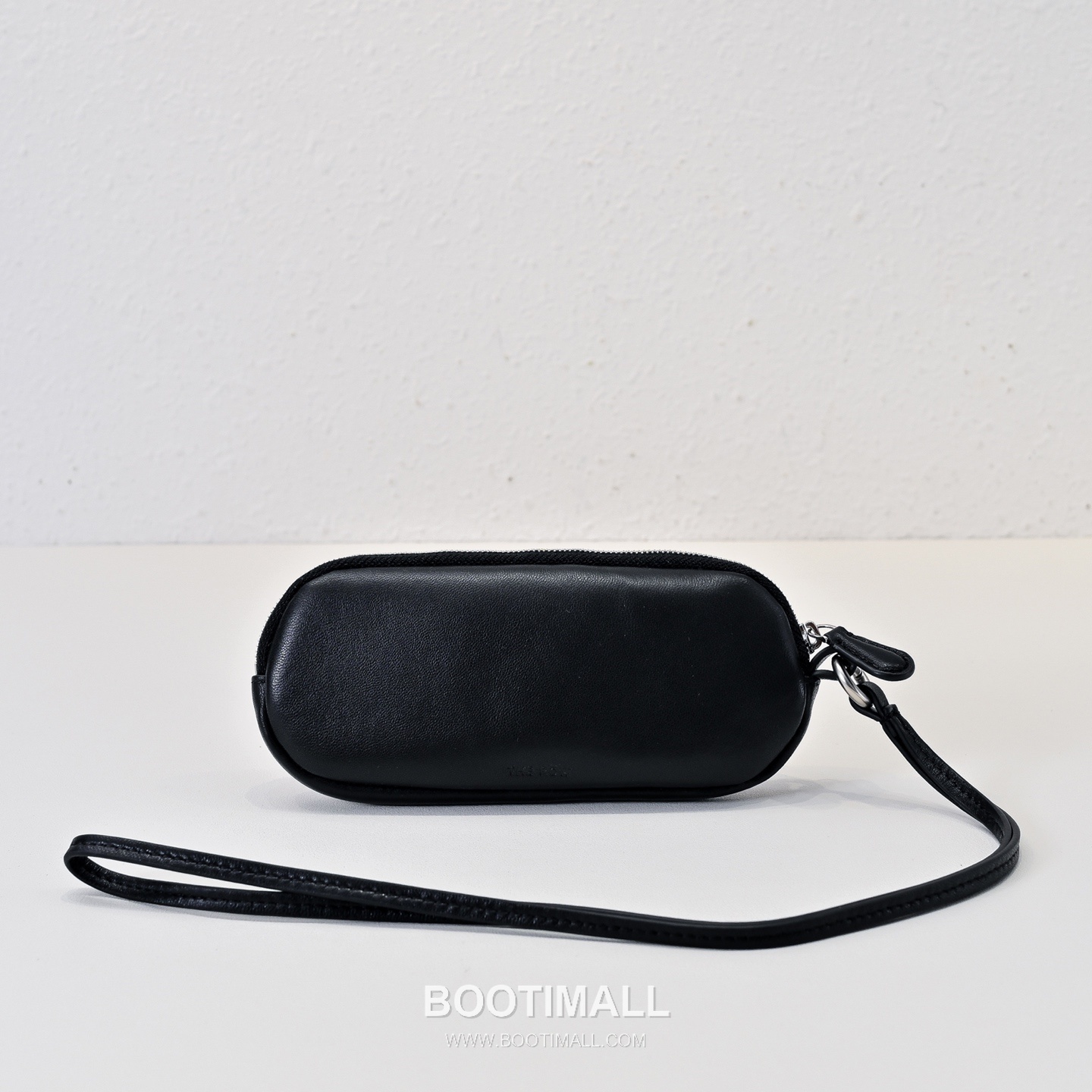 The Row Lambskin Sunglasses Case with Neck Strap Detail 더로우 램스킨 넥스트랩 선글라스 케이스 19cm 1