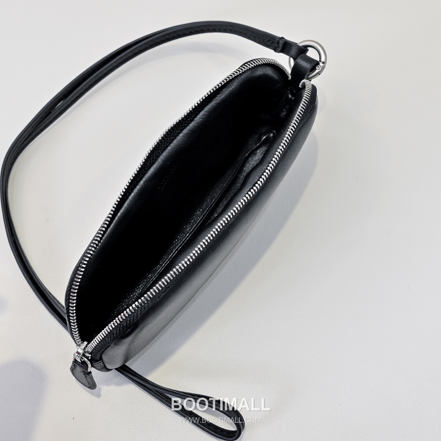 The Row Lambskin Sunglasses Case with Neck Strap Detail 더로우 램스킨 넥스트랩 선글라스 케이스 19cm 6