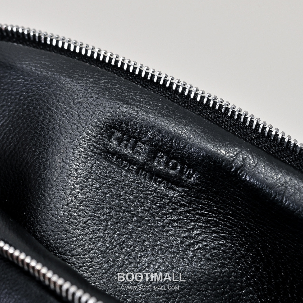 The Row Lambskin Sunglasses Case with Neck Strap Detail 더로우 램스킨 넥스트랩 선글라스 케이스 19cm 7