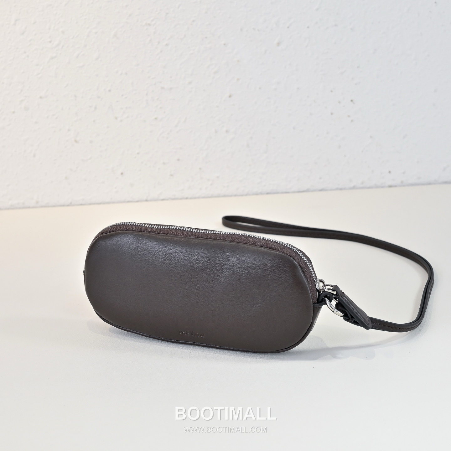 The Row Lambskin Sunglasses Case with Neck Strap Detail 더로우 램스킨 넥스트랩 선글라스 케이스 19cm 3