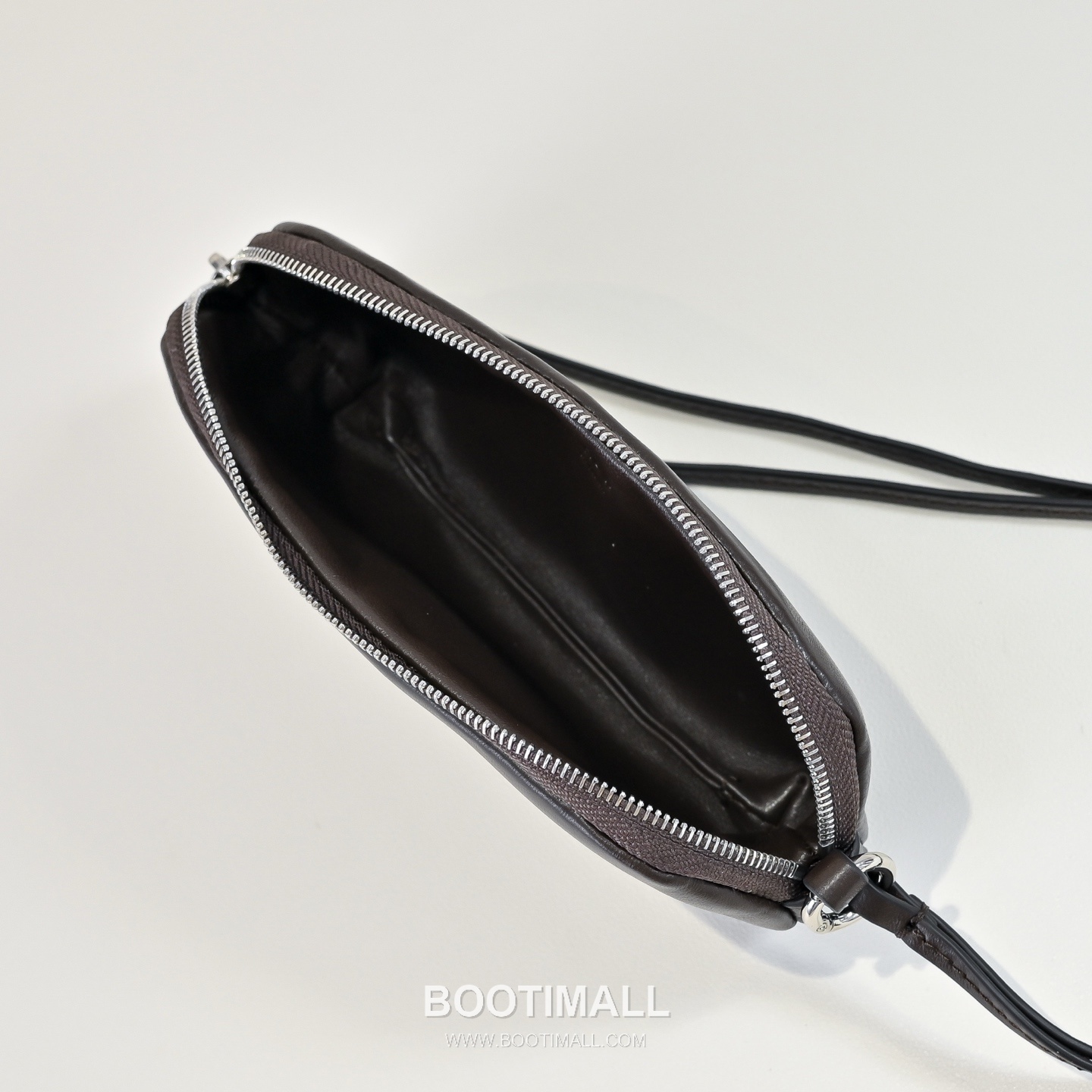 The Row Lambskin Sunglasses Case with Neck Strap Detail 더로우 램스킨 넥스트랩 선글라스 케이스 19cm 8