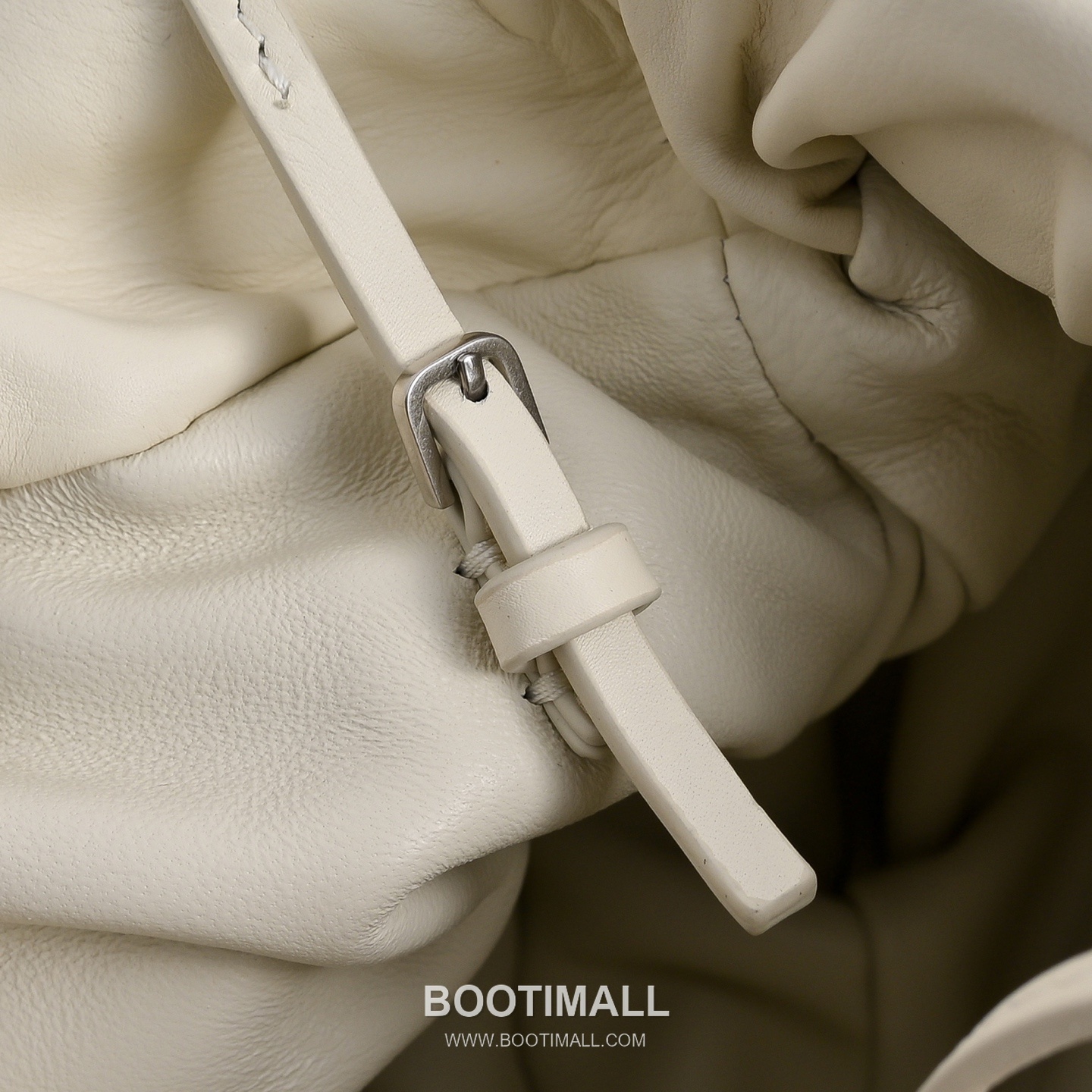 The Row Calfskin Cloud Crossbody Clutch Bag with Magnetic Closure Detail 더로우 카프스킨 클라우드 마그네틱 크로스 클러치백 23cm 6