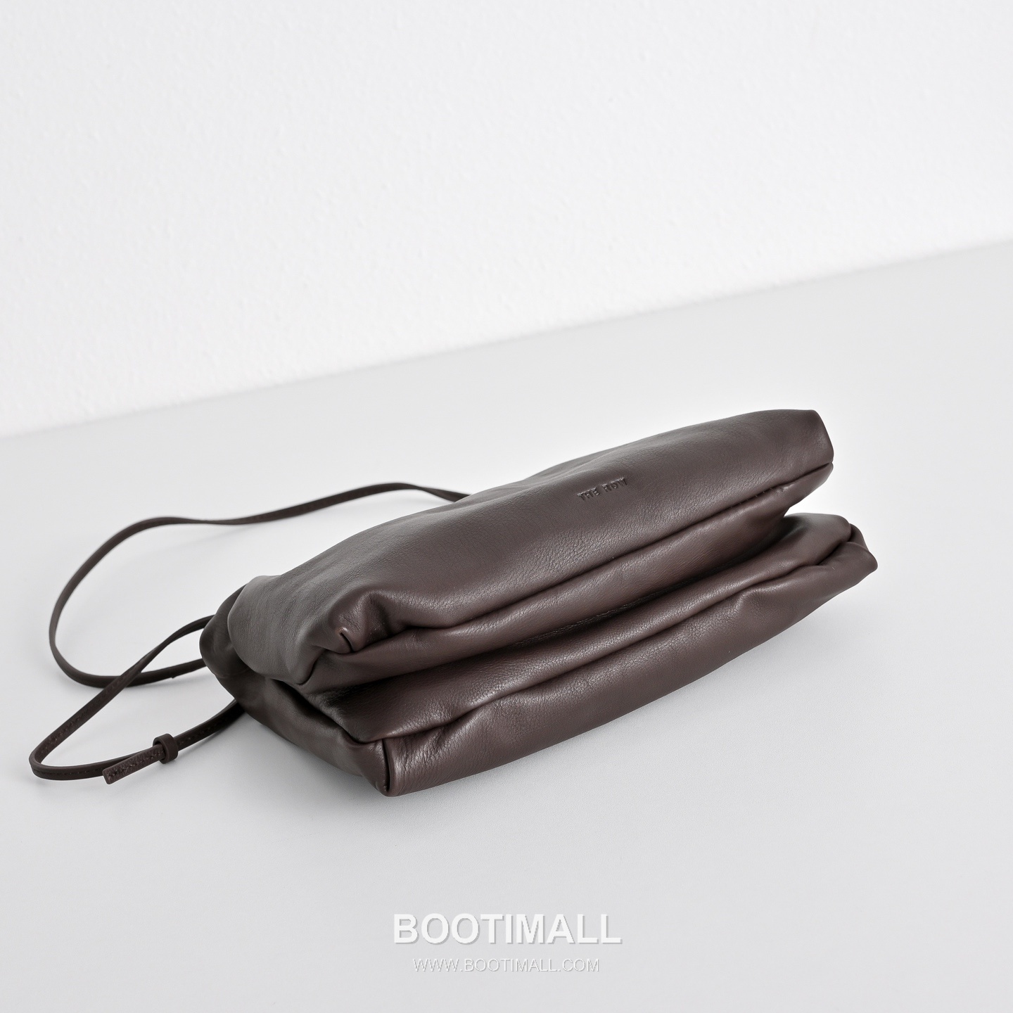 The Row Calfskin Cloud Crossbody Clutch Bag with Magnetic Closure Detail 더로우 카프스킨 클라우드 마그네틱 크로스 클러치백 23cm 9
