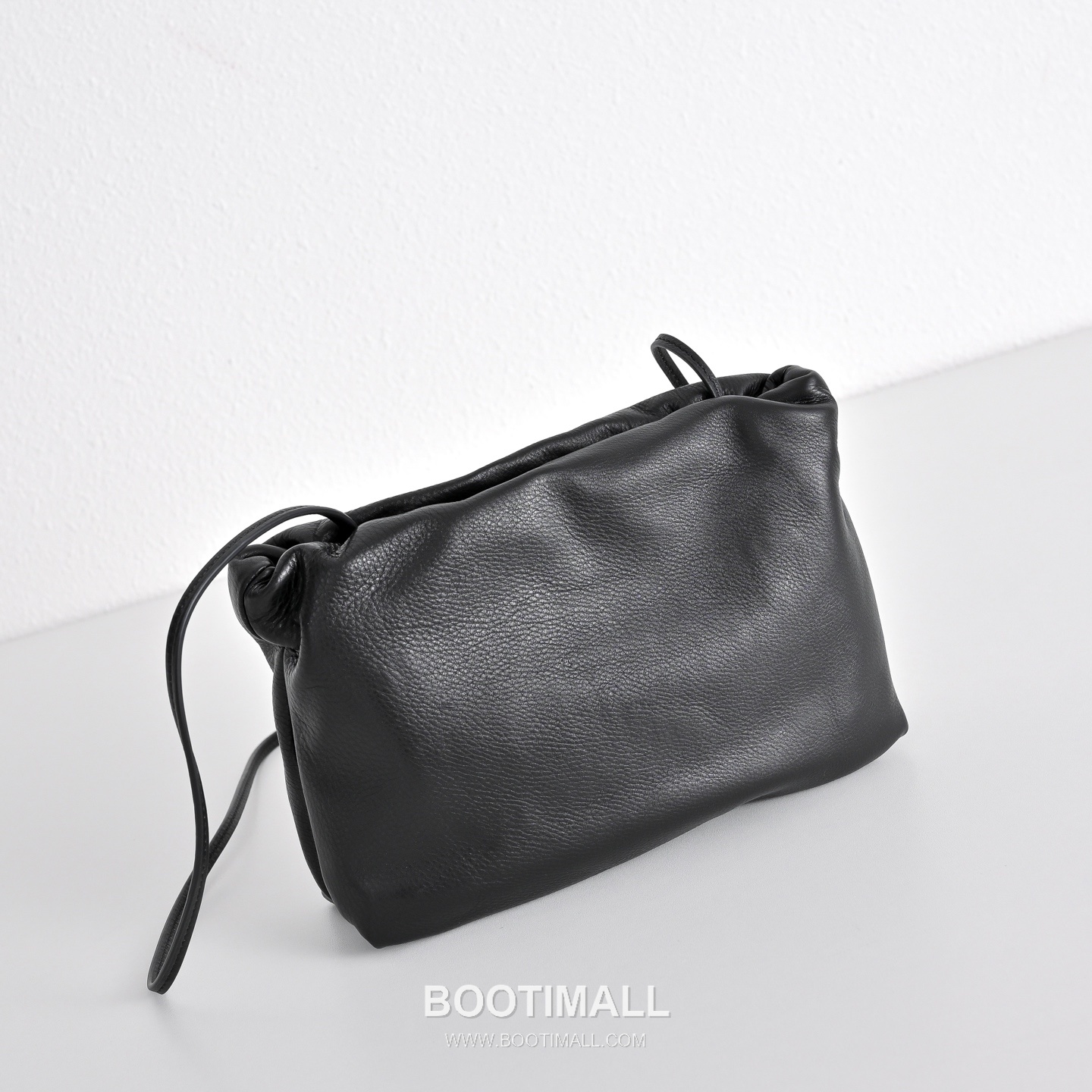 The Row Calfskin Cloud Crossbody Clutch Bag with Magnetic Closure Detail 더로우 카프스킨 클라우드 마그네틱 크로스 클러치백 23cm 2
