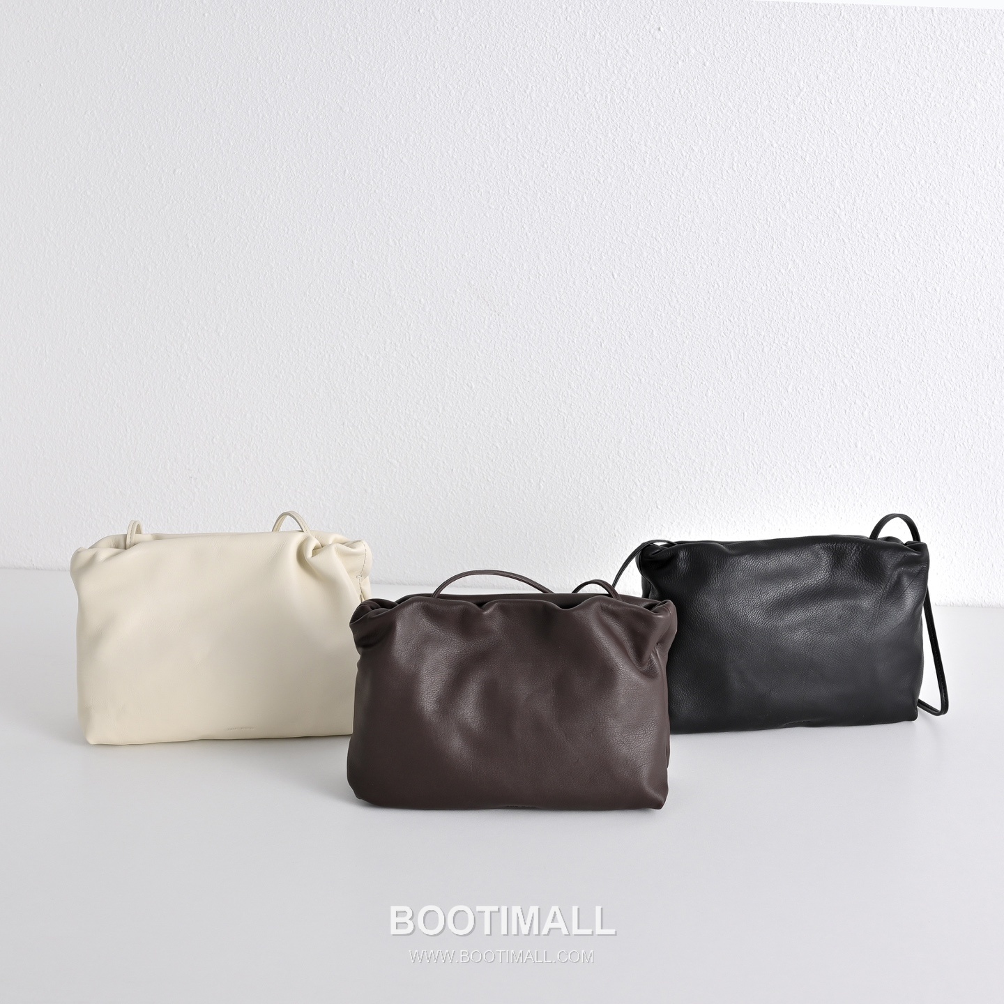 The Row Calfskin Cloud Crossbody Clutch Bag with Magnetic Closure Detail 더로우 카프스킨 클라우드 마그네틱 크로스 클러치백 23cm 10
