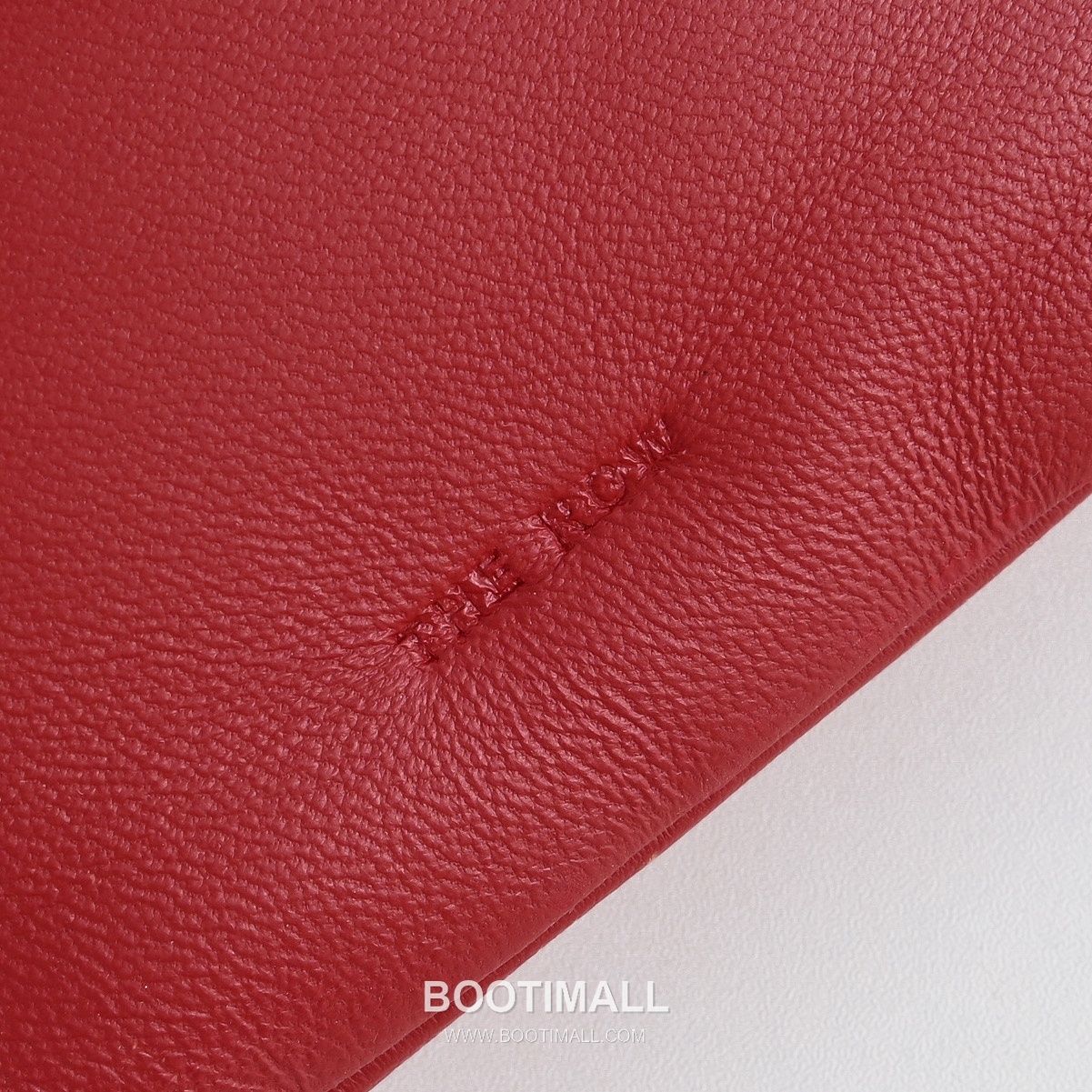 The Row N/S Izzy Lambskin Crossbody Bag with Adjustable Strap Detail 더로우 N/S 이지 램스킨 조절 스트랩 크로스백 20cm 7